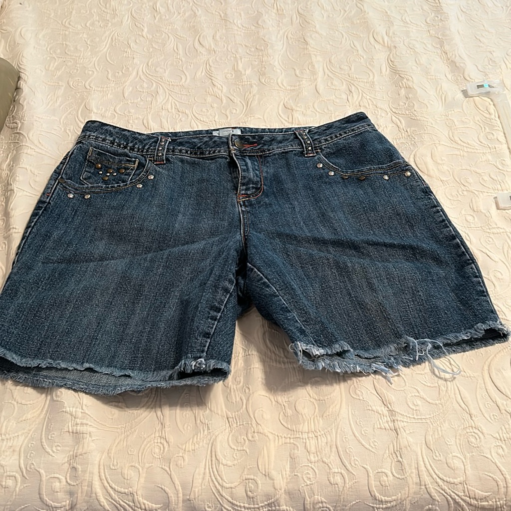 Cato Ladies Blue Jean Shorts Size 16w Waist 36 Inch Inseam 8 Inch